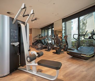 Semi-furnished 2-bedroom apartment with Riverview and access to car... - Photo 2