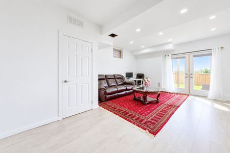 For Lease - 59 Hydrangea Hollow, East Gwillimbury, Ontario - Photo 3