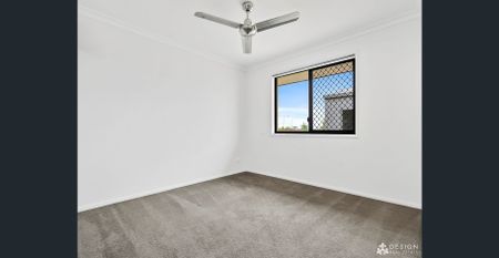 Family Living with all the EXTRAS! - Photo 4