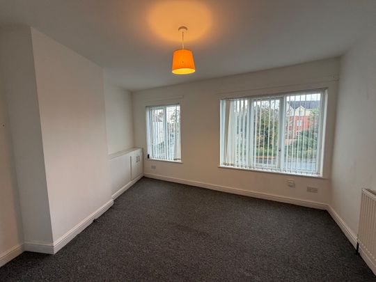 Flat Above 12 Askern Road, Bentley , Doncaster, DN5 - Photo 1
