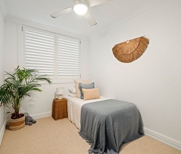 Spacious Light Filled Apartment in the heart of Newport - Photo 5