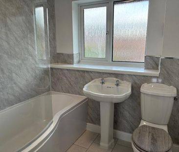 3 bedroom detached house to rent - Photo 2