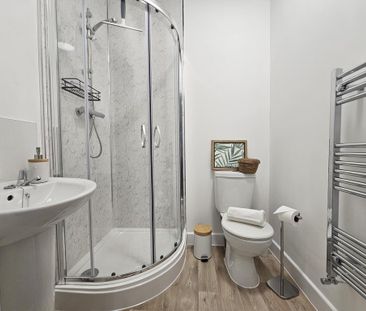 1 bedroom in a house share to rent - Photo 5