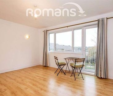 Sumner Court, Sumner Road, Farnham, Surrey, GU9 - Photo 4