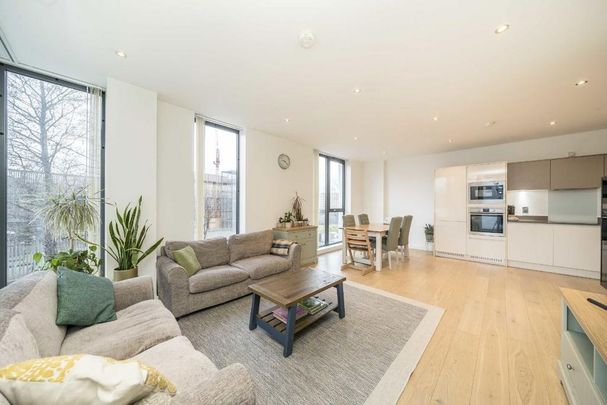 3 bedroom flat to rent - Photo 1