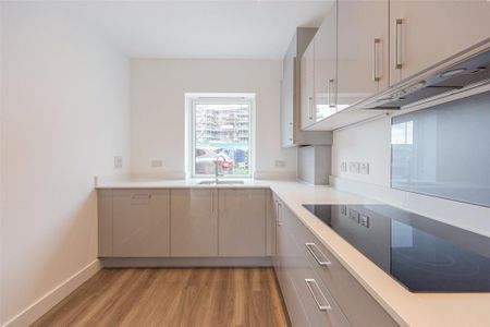 4 bedroom semi-detached house to rent - Photo 4