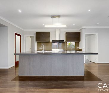 112 Selandra Boulevard, Clyde North - Photo 3