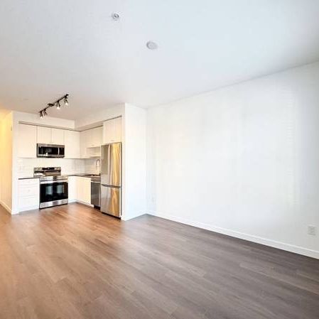 1 bed 1 den Surrey Fleetwood Brand New condo for rent - Photo 3