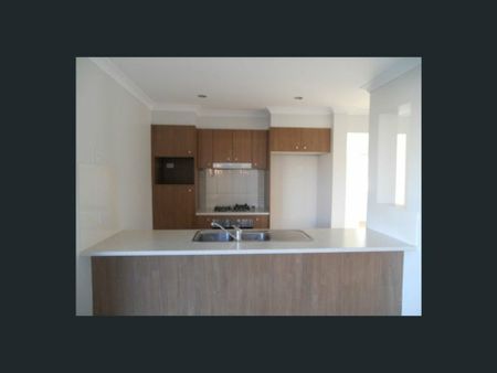 4 BEDROOM FAMILY HOME - Photo 5