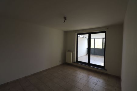 Een appartement op de 2de verdieping met 2 slaapkamers, veranda en garage. - Foto 4