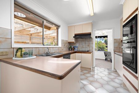 29 Kooringa Crescent, Wheelers Hill - Photo 2