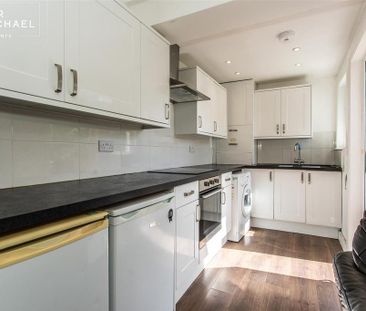 4 bedroom terraced house to rent - Photo 6