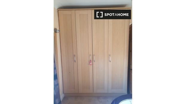 Cozy room in 2-bedroom houseshare in Crumlin, Dublin - Photo 1