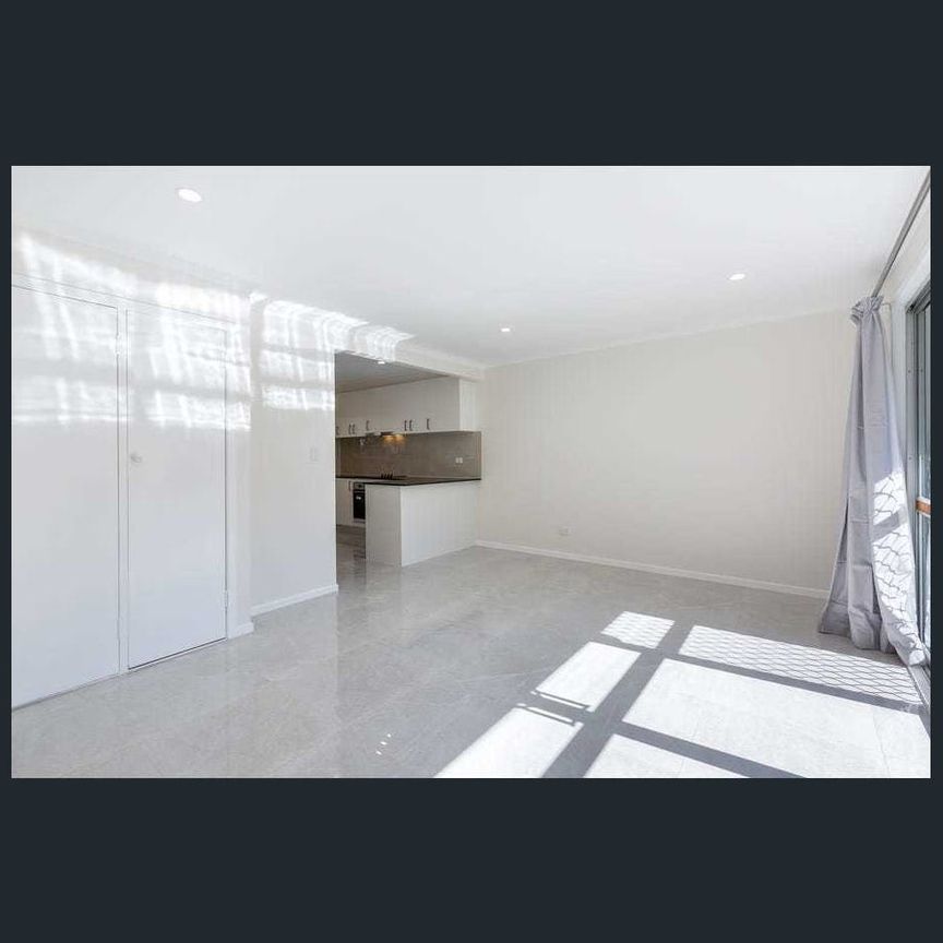 Fully Renovated Ground Floor Apartment in Boutique Block – Prime Southport CBD Location - Photo 1