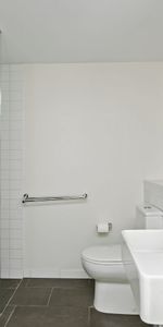 Perfectly Located in Docklands - Photo 3