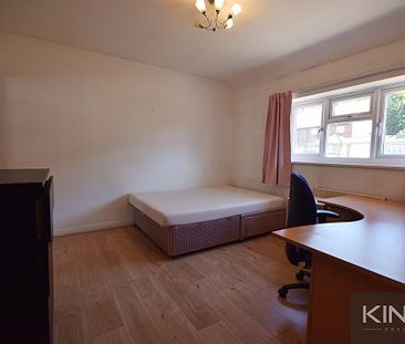 5 bedroom semi-detached house to rent - Photo 3