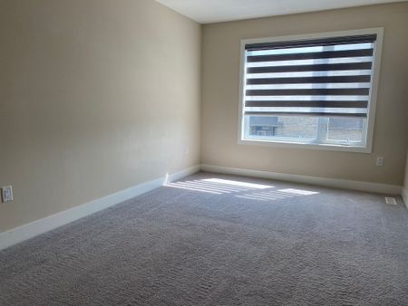 For Lease - 1960 Dalmagarry Road Unit# 117, London North, Ontario - Photo 2
