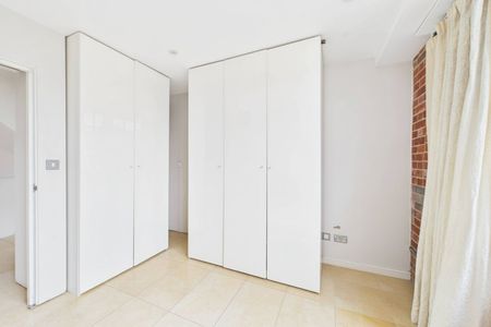 4 bedroom House in Easthampstead Road, Berkshire - Photo 3
