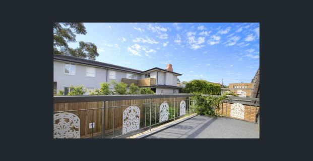 Three-Bedroom Townhouse with Terrace and Double Carport - Photo 1