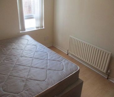 Great 2 Bedroom House, 50 Jerusalem Street, Queens Quarter, Belfast... - Photo 5
