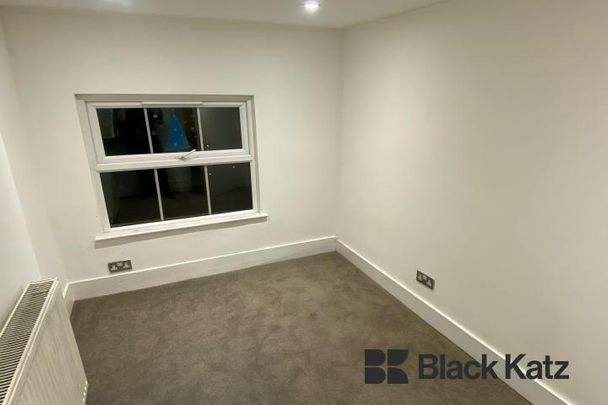 Top floor one bedroom apartment near Brixton - Photo 1