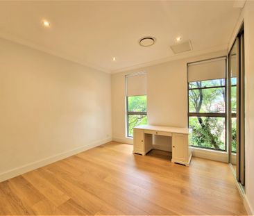 Stylish and Timeless Four Bedrooms Duplex - Photo 5