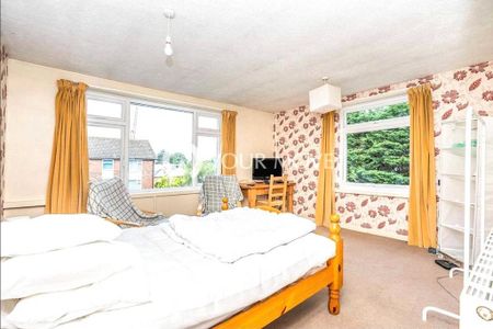 3 bedroom flat to rent - Photo 3
