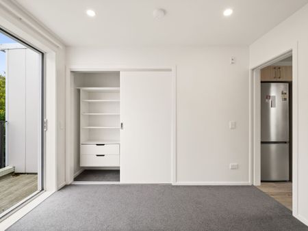 Modern, Furnished Apartment - Photo 3