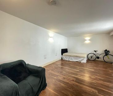 Studio to rent - Photo 2