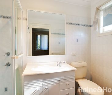 Central Modern Three Bedroom Townhouse - Photo 4