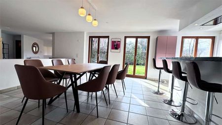 In a private setting and surrounded by nature, an elegant villa with garden and woods. - Photo 3