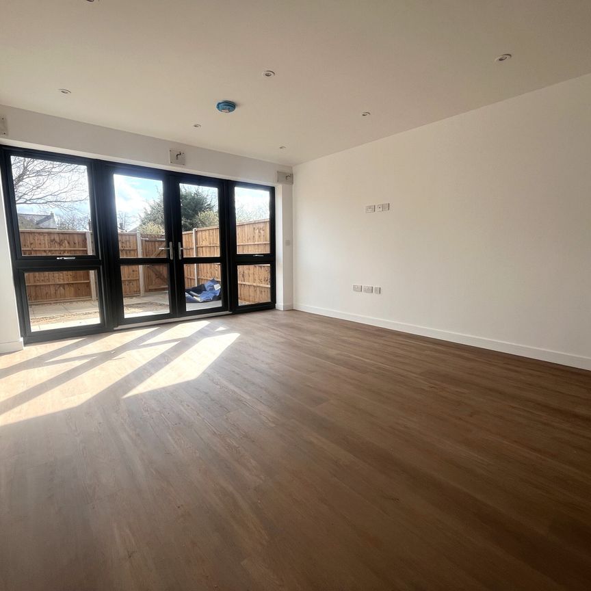 Queen Street Close, March - Photo 1