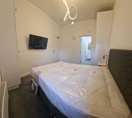 Room in a Shared House, Wood Street, E17 - Photo 2