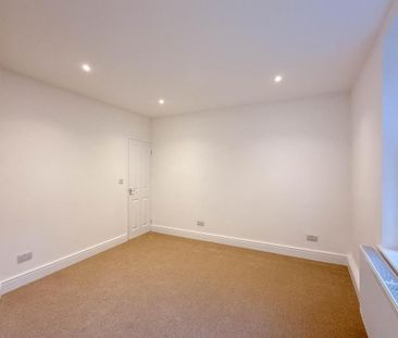 5 bedroom end of terrace house to rent - Photo 3