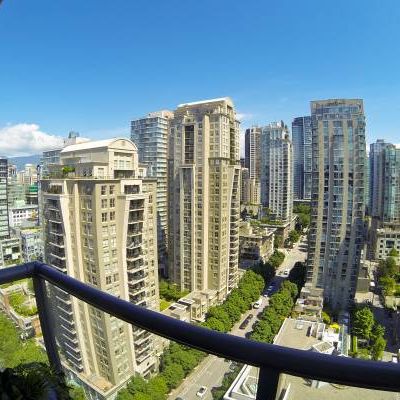 Panoramic Furnished 1BR+Den in Yaletown, Utilities Included! - Photo 1