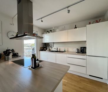 Hochwertige 4-Zimmer- Dachgeschosswohnung mit Terrasse, 3 Bädern, 2... - Photo 1