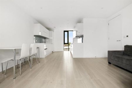 4 bedroom flat to rent - Photo 2