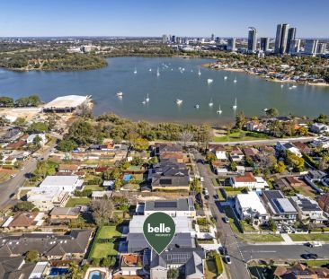 Exquisite 6-Bed Family Home in Pristine Location with Beautiful Wat... - Photo 4