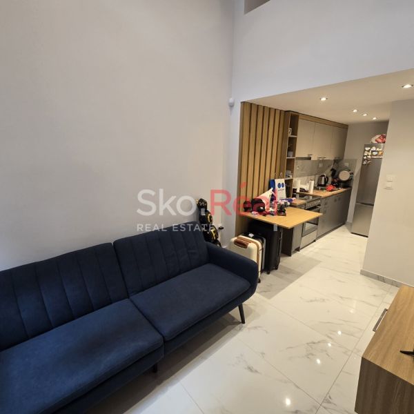 ΕΝΟΙΚΙΑΖΕΤΑΙ ριζικά ανακαινισμένο Loft δύο επιπέδων 40τ.μ στον Ισαόγειο χώρο﻿. - Photo 1