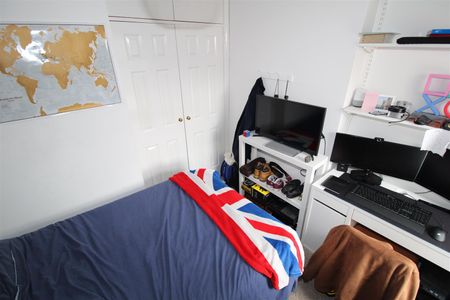 Room For Rent Collins Terrace, Pontypridd - Photo 2