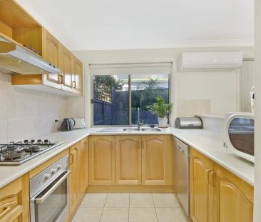 Spacious & Stylish Townhouse Living in the Heart of Baulkham Hills - Photo 5