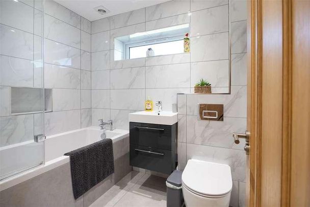 Lansdown Gardens, Chillerton, Newport, PO30 - Photo 1