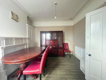 4 bedroom semi-detached house to rent - Photo 5