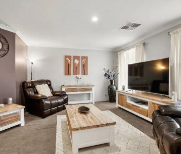 Spacious family home with pool. - Photo 4