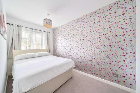 Snowdrop Way, West End, Woking, Surrey, GU24 - Photo 2