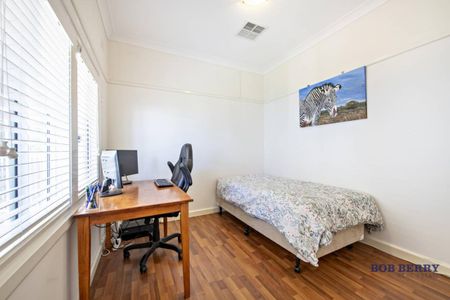 Charming Family Home in Prime South Dubbo Location! - Photo 3