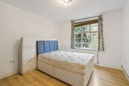 3 bedroom flat to rent - Photo 4
