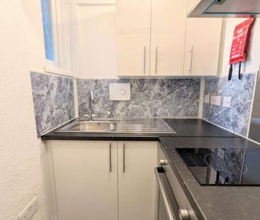 Woodside Grove, North Finchley, N12 - Photo 1