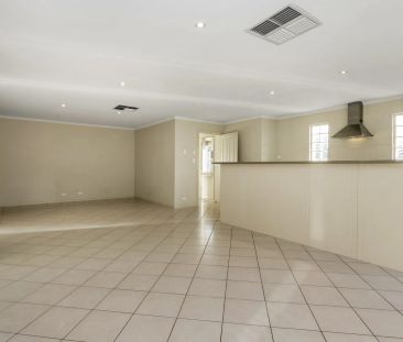 Light Filled Two Bedroom Homette in Popular Morphett Vale - Photo 3