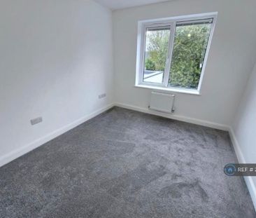 3 bedroom detached house to rent - Photo 2